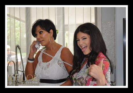 Khloe-Kardashian-Kim-Kardashian-Bridal-Shower-Photos-08221118-580x384