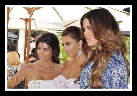 Khloe-Kardashian-Kim-Kardashian-Bridal-Shower-Photos-08221134-580x384