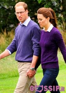 William d”Inghilterra e Kate Middleton a spasso nel bosco.