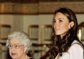 In mostra a Londra l”abito di nozze di Kate Middleton.