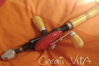 [BRICO] A DIY tool: hand crank drill - Un attrezzo per il fai da te: trapano a manovella