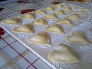 Ravioli al salmone con crema allo zafferano e philadelphia