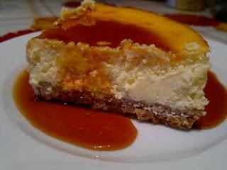 Cheesecake ricotta e philadelphia con salsa al caramello