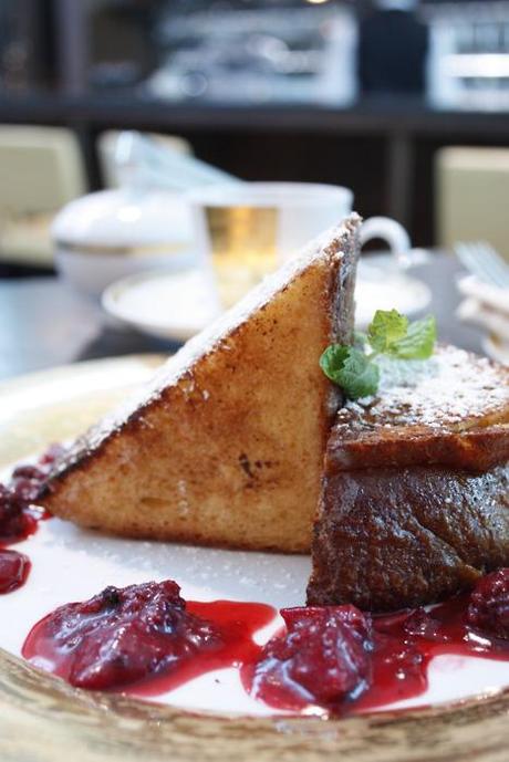 Bangkok e il cibo! Un connubio senza dubbio idilliaco. E fra i piaceri induscussi della vita ci sono i dolci. Quelli tipici tailandesi non sono il massimo (fatta eccezione per “Sticky Rice and Mango”) La qualita’ delle pasticcerie a Bangkok e’ comunque di livello internazionale con catene come Coffee Bean by Daw oppure Secret Recipes che non hanno nulla da invidiare a pasticcerie di altre capitali occidentali. Da evitare S&P che prepara dolci dall’aspetto invitante ma davvero immangiabili!
Rosso fragola, il colore dei viaggi di primaveraAndrea in Thailandia