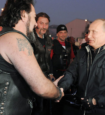 FOTO DEL GIORNO 30 AGOSTO 2011 : PUTIN PARTECIPA DA BIKER AD UN RADUNO DI MOTOCICLISTI