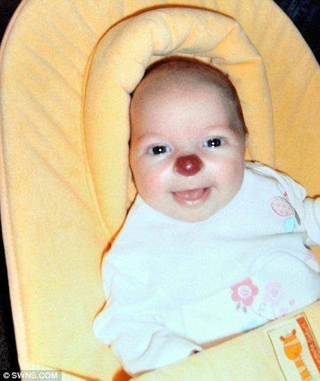 Connie Lloyd bebe clown Connie Lloyd Bébé né avec un nez de clown