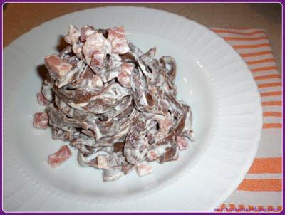 TAGLIATELLE AL CACAO CON PANNA E PROSCIUTTO