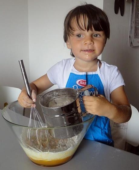 Madeleines al miele e nocciole...con Viola