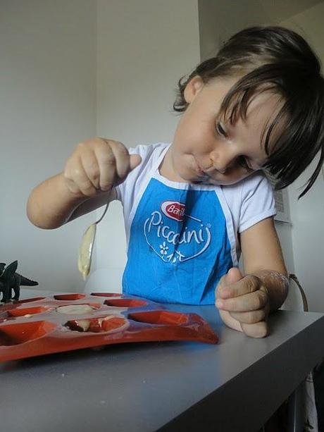 Madeleines al miele e nocciole...con Viola