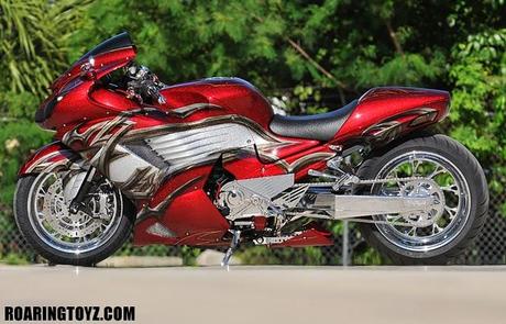 Roaring Toyz Custom Kawasaki ZX-14: from the Desert to the Streets