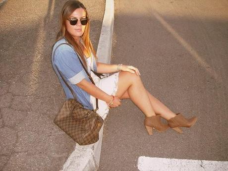 A lace dress to say goodbye to this summer... A lace dress to say goodbye to this summer...