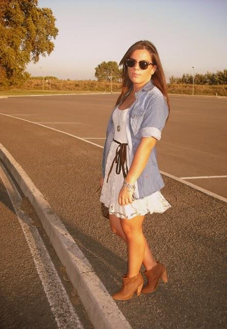 A lace dress to say goodbye to this summer... A lace dress to say goodbye to this summer...