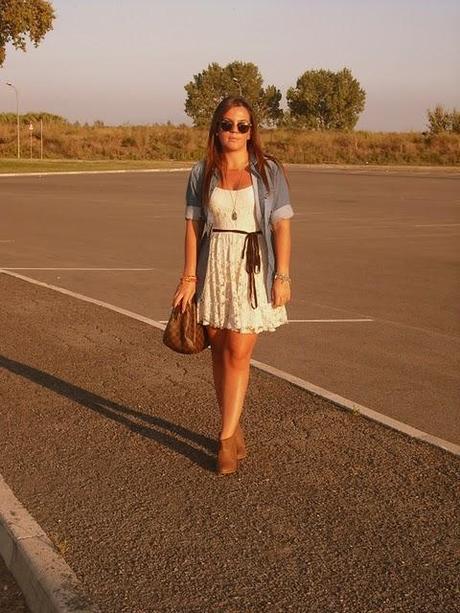 A lace dress to say goodbye to this summer...