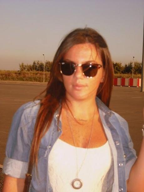 A lace dress to say goodbye to this summer... A lace dress to say goodbye to this summer...