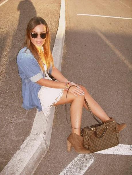 A lace dress to say goodbye to this summer... A lace dress to say goodbye to this summer...