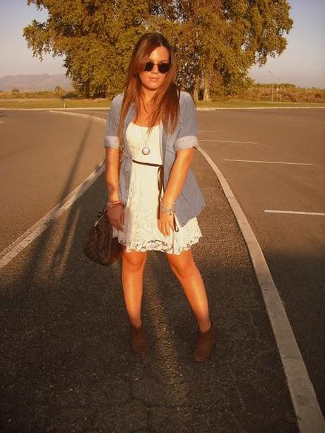 A lace dress to say goodbye to this summer... A lace dress to say goodbye to this summer...