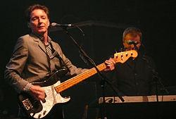 http://upload.wikimedia.org/wikipedia/commons/thumb/b/b6/Bruce_Foxton.jpg/250px-Bruce_Foxton.jpg