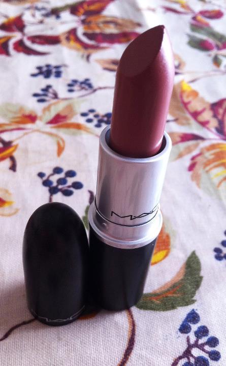 M.A.C. Cosmetics : Lipstick Hug Me