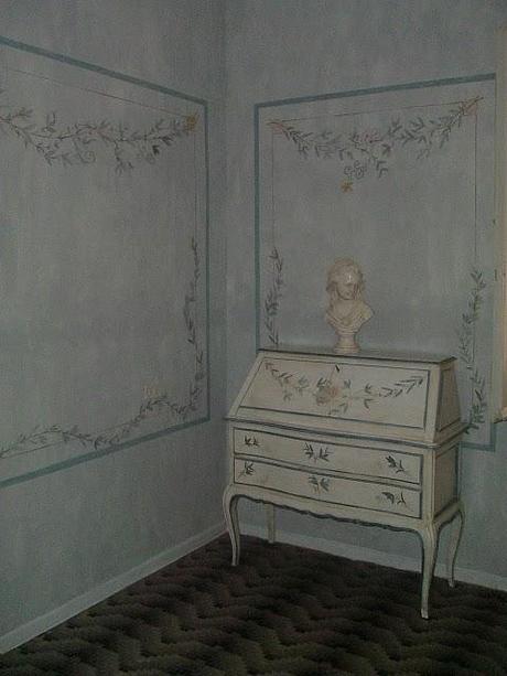 Camera da letto Gustaviana .Il Trumeaux  e il letto Gustaviano