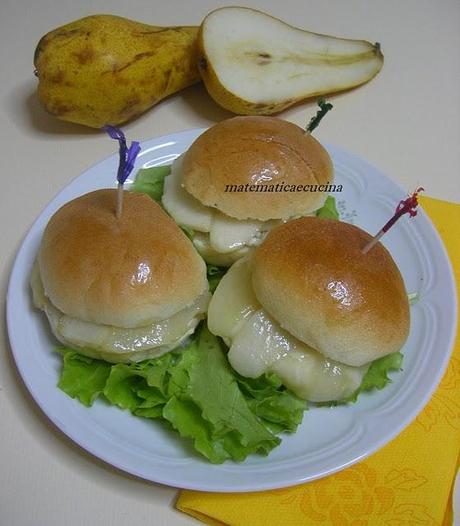 Panino all'Olio con Gorgonzola e Pere al Miele