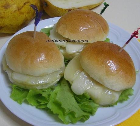 Panino all'Olio con Gorgonzola e Pere al Miele