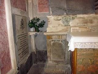 L'interno del Duomo di Fidenza a rischio di degrado