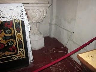 L'interno del Duomo di Fidenza a rischio di degrado