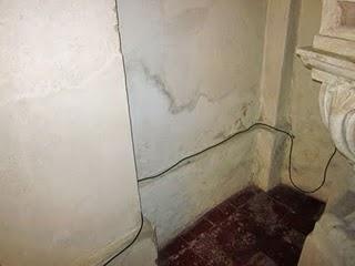 L'interno del Duomo di Fidenza a rischio di degrado