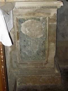 L'interno del Duomo di Fidenza a rischio di degrado