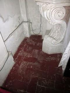 L'interno del Duomo di Fidenza a rischio di degrado