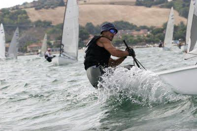 Dominio di Enrico Passoni nella prima giornata del Campionato Master Finn