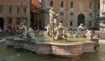 Roma, fontana danneggiata da un vandalo in Piazza Navona: i soliti imbecilli vanno puniti