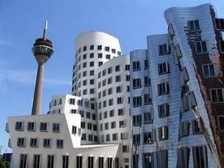 Strange houses: Gaudì e gli altri.