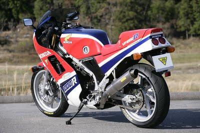 Honda VF 1000 R by JB Power