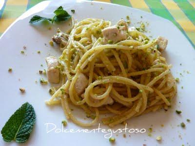 spaghetti pesce spada e pesto di pistacchi