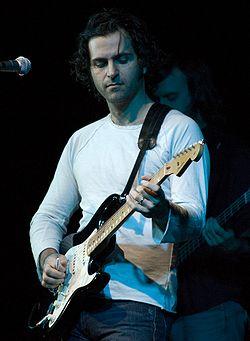 http://upload.wikimedia.org/wikipedia/commons/thumb/d/d5/Dweezil.jpg/250px-Dweezil.jpg