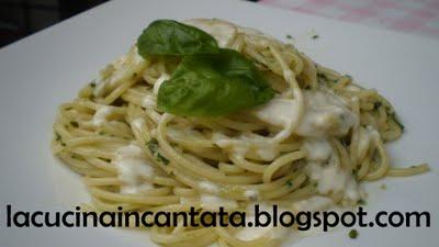 spaghetti pseudo genovese e crescenza,insomma...come mi pare!