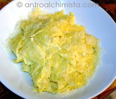 Straccetti di Pasta con Cipolla e Zafferano