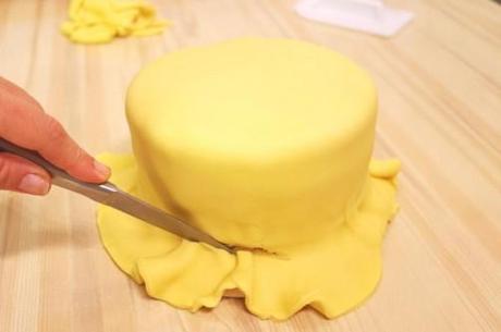 TUTORIAL: come rivestire una torta con pasta di zucchero – parte II