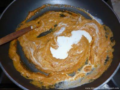 MEZZI RIGATONI CON CREMA DI PEPERONI