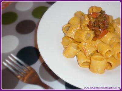 MEZZI RIGATONI CON CREMA DI PEPERONI