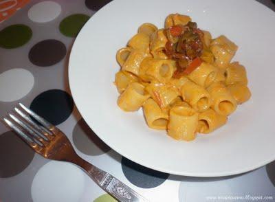 MEZZI RIGATONI CON CREMA DI PEPERONI