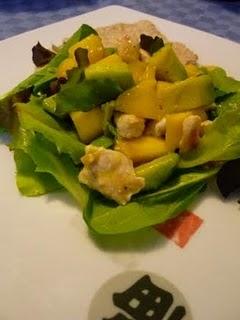 INSALATA DI MANGO, AVOCADO E POLLO