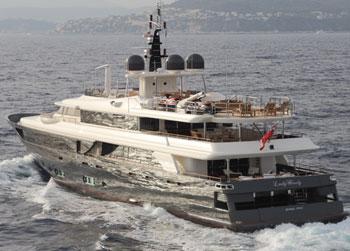 CRN presenta a Cannes il megayacht  Navetta 43 Lady Trudy 43 metri.