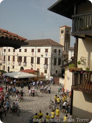 salendo i gradini della Torre