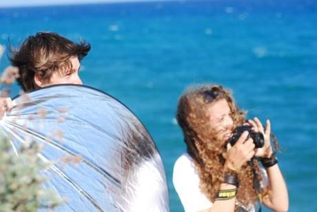 Alessandro con il pannello riflettente e Giulia che dà le direttive I Giornata a Savona