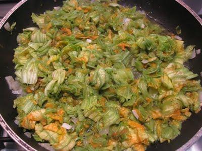 Torta ai fiori di zucca e borragine