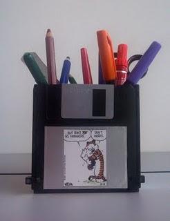 How to transform your old floppy disks into a pen-holder