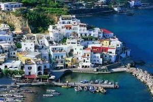 Idee per il weekend? Noi vi suggeriamo un tuffo nel mare d’Ischia