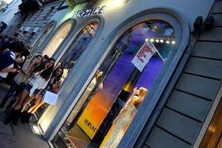 Vogue Fashion Night Out, Versace e le modelle 3D